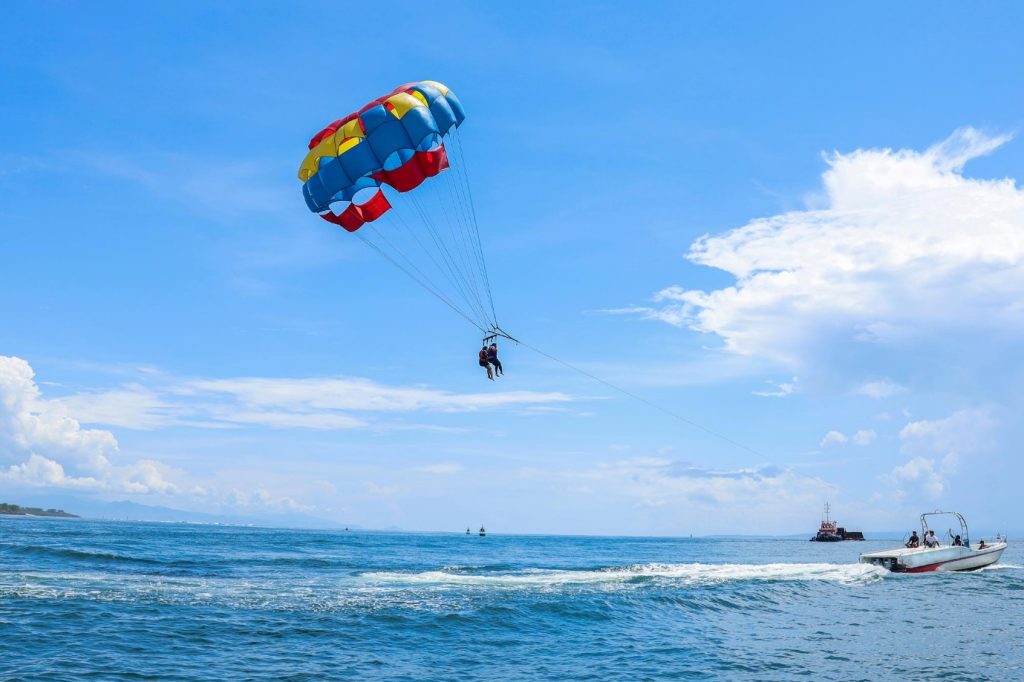 Parasailing lifts in Goa
